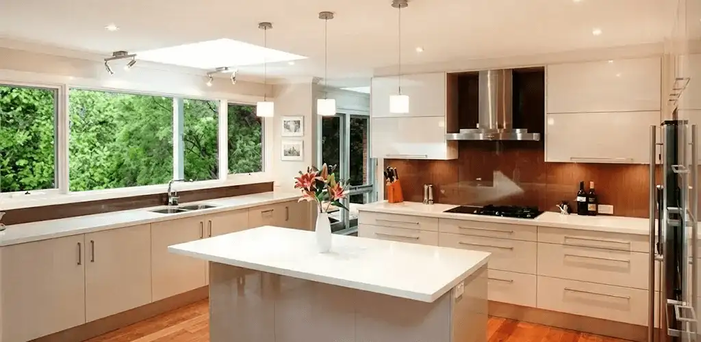 Kitchen cabinet refacing and remodel results in a modern kitchen in Tampa, FL
