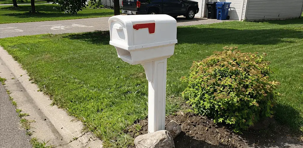 Mailbox installation for a residential curbside mailbox in Tampa, FL